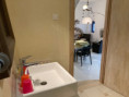 /album/galerie-de-photos-galerie-photos/bas-sdb-vue-depuis-lavabo-et-porte-ouverte-sur-se%cc%81jour-img-8104-jpeg/